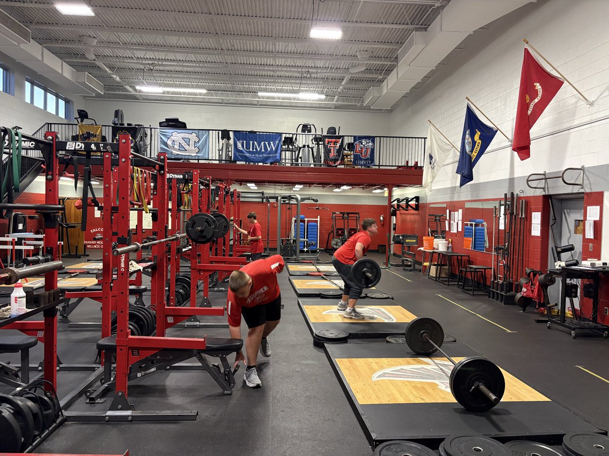 FHS_FalconFB's tweet photo. Another Monday, same 6am crew! Early Dirty Birds get the worm!!!! 

Finding a way! https://t.co/yMSJ7PabyO