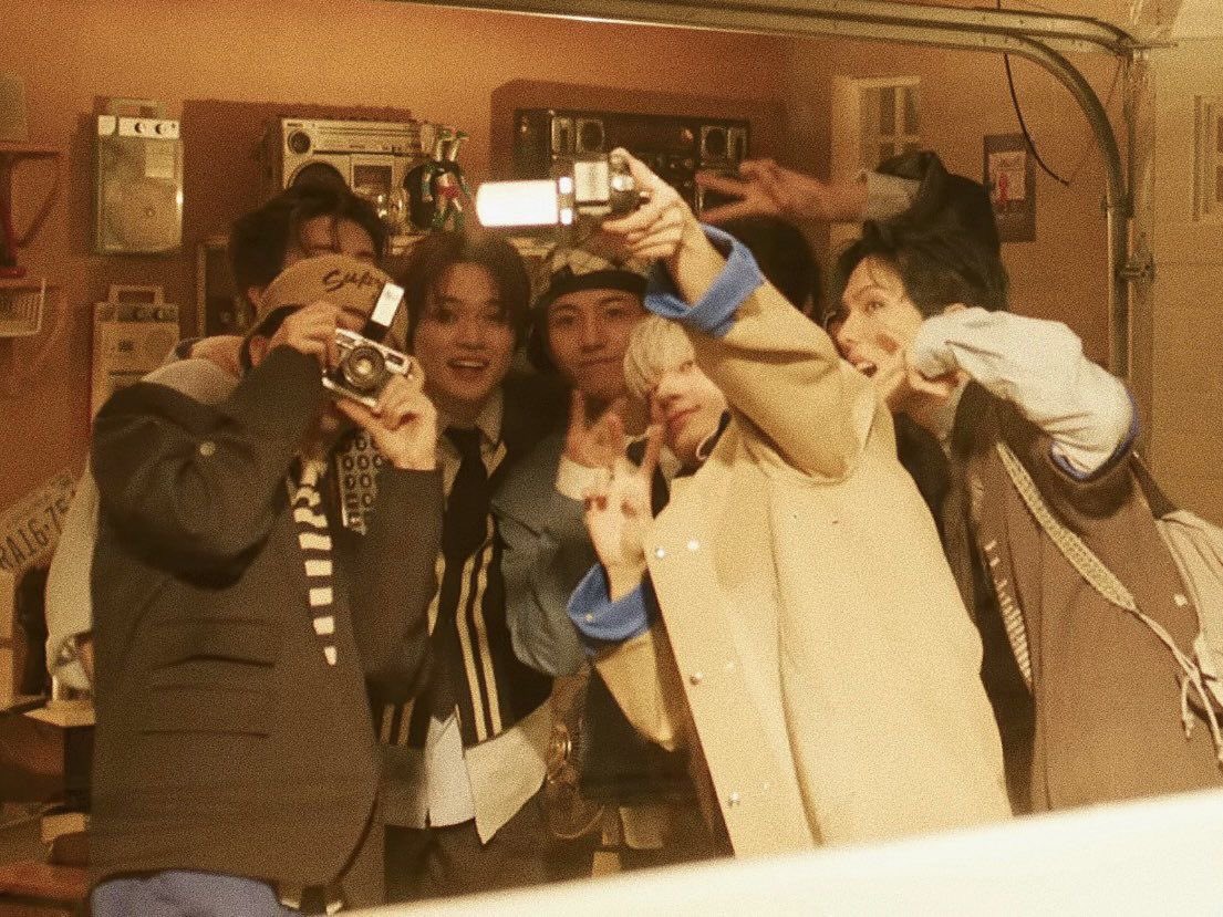 메이 tweet media