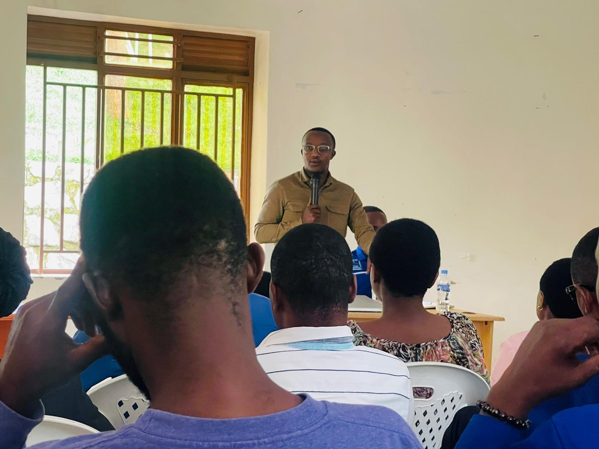 RYVCPGakenke's tweet photo. Muri aka kanya abagize inzego z'urubyiruko @GakenkeDistrict bari munama aho barimo kurebera hamwe ibikorwa bakoze muri Q3 n'ibyo bateganya gukora muri Q4. @muka_vestine @gahundemaurice @KubanaRichard @PeterNdayisaba2 @RwandaLocalGov @RwandaYouthVol1 https://t.co/upcCYcZw2e