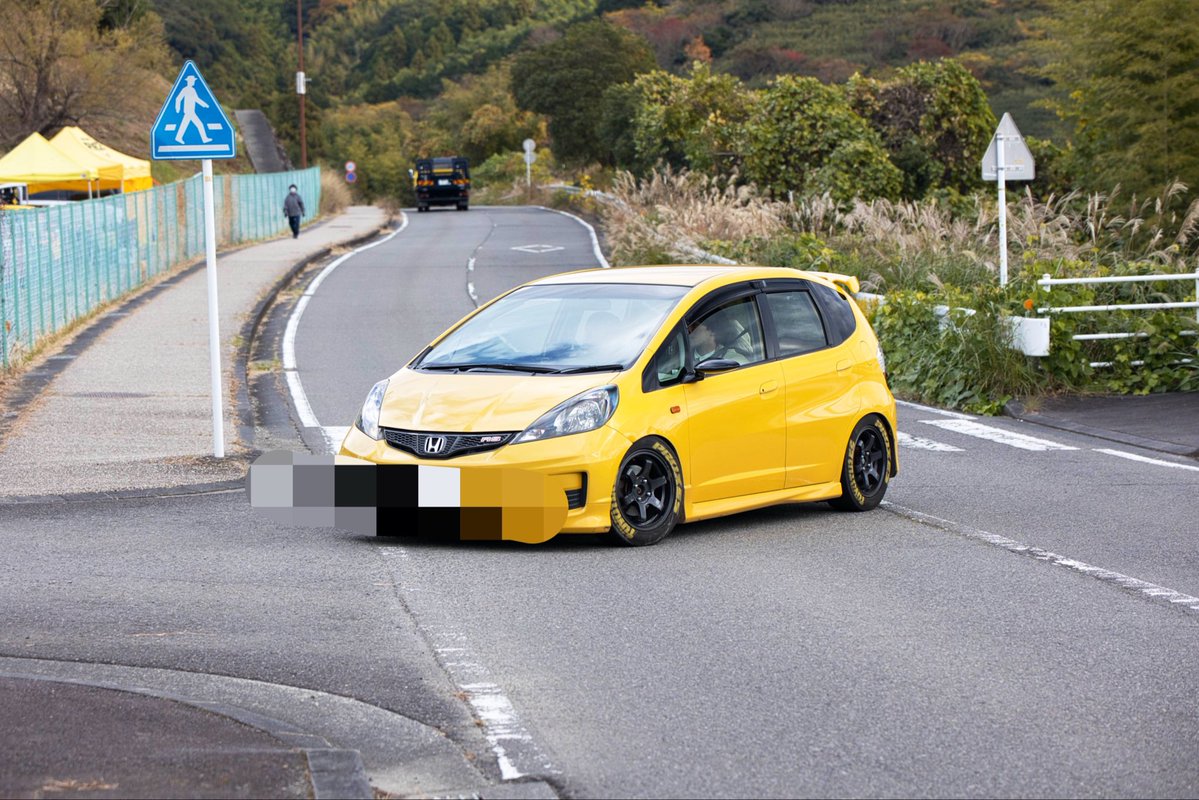 このフィット35で乗りたいって人いますか？
ナンバーは付いてないんてますけど車検部品つけて渡す感じ間になると思います
もしいればDMください
#車売ります　#ge8  #ホンダ
