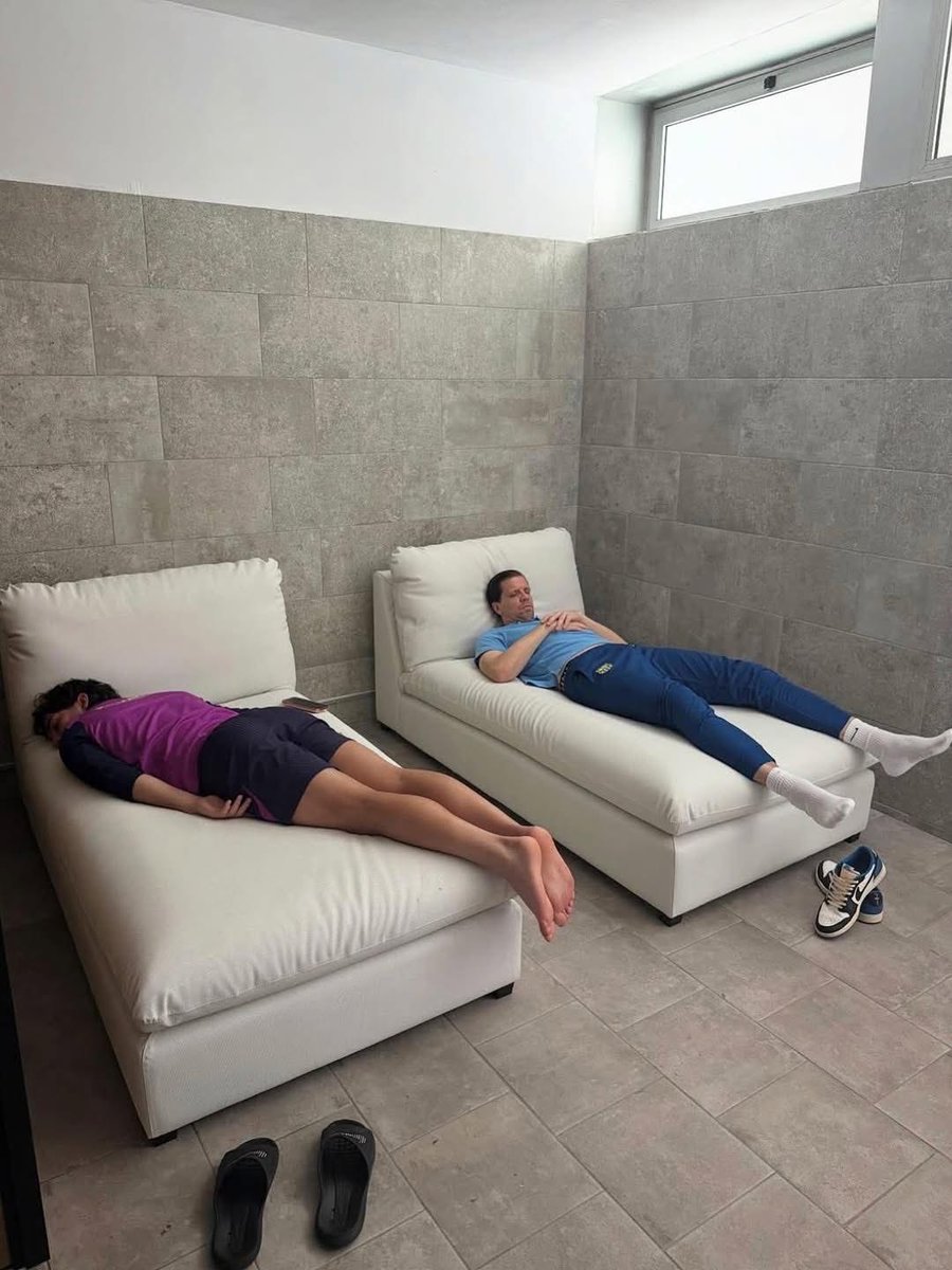 Davmayor08's tweet image. 💙❤️ Calm before the storm 🧘🏼‍♂️

FC Barcelona squad relaxing ahead of the LaLiga push 👀🏆

#Barcelona #Barca #LaLiga #Football #TitleRace