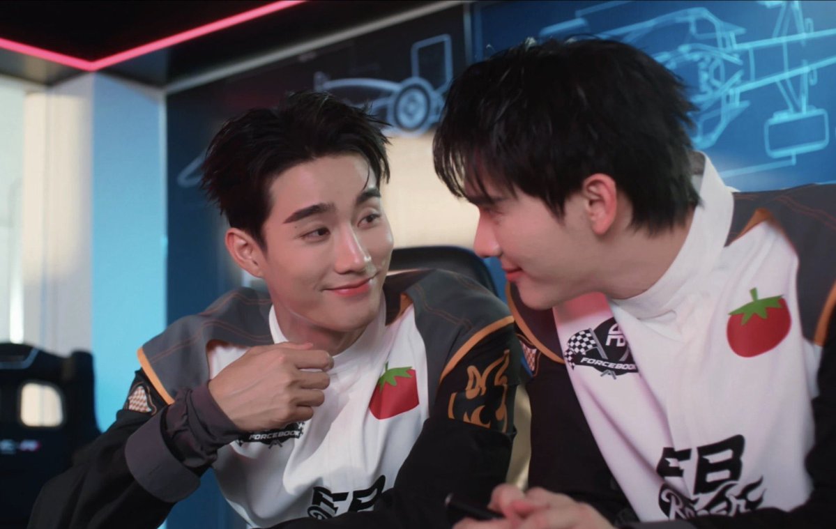 #LoveFeelsSoFast_LOL
#LOLFanFest2026
#fforce_ #kasibook 
#ฟอสบุ๊ค #forcebook

หน้ามันตลก then                  หน้ามันตลกnow