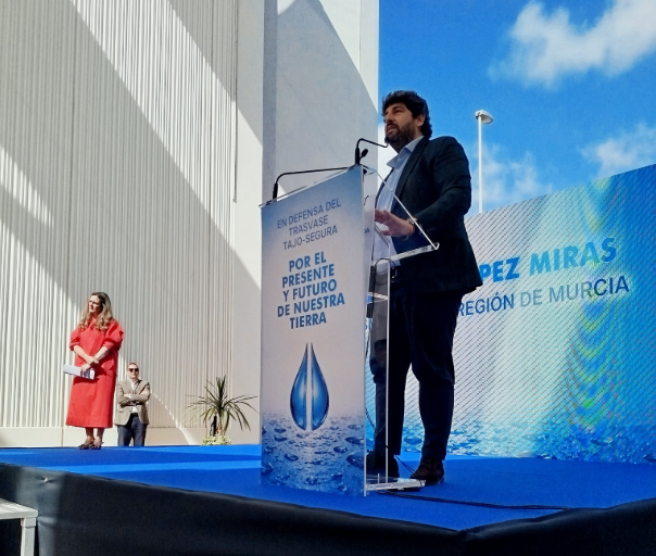 GuDiario's tweet photo. Murcia y Valencia explican por qué quieren perpetuar el trasvase Tajo-Segura “sobra agua”  #Guadalajara #TravaseTajoSegura https://t.co/rpgL8qdTuM https://t.co/oycTkqLqNO