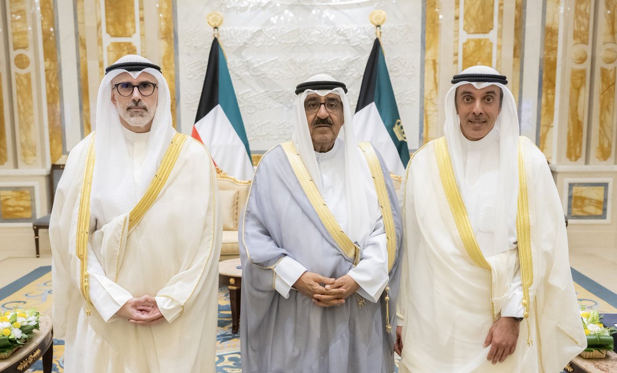 حضرة صاحب السمو أمير البلاد الشيخ مشعل الأحمد الجابر الصباح يستقبل وزير الخارجية الشيخ جراح جابر الأحمد الصباح حيث قدم لسموه نائب وزير الخارجية حمد سليمان المشعان

- وذلك بمناسبة تعيينه في منصبه الجديد

kuna.net.kw/ArticleDetails…

#كونا #الكويت
#الدمنه_نيوز