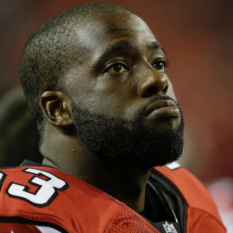 🇺🇸🤯🏈Accusé de viol, il perd sa jeunesse en prison. 10 ANS PLUS TARD, Wanetta avoue tout sur Facebook : “J’ai menti”. Il s’effondre en larmes au tribunal avant de réaliser son rêve en NFL.

En 2002, à Long Beach, Brian Banks, 16 ans et talentueux joueur de football, est accusé