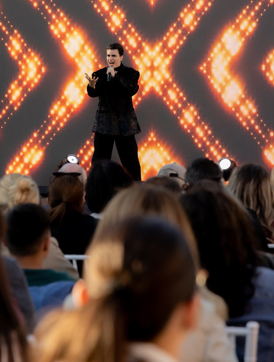 France_Albanie's tweet photo. L'amphithéâtre antique de 📍Durrës a vibré au son des voix envoûtantes des 15 finalistes du festival « La Voix de la Francophonie » 🎶. Le jury a décerné le premier prix à 👩‍🎤Juna Ruçi, 14 ans, de Durrës, et les 2e &amp; 3e places à David Kerri, Briselda Yzeiri, tous deux d'Elbasan. https://t.co/JaHZcdeJ0V