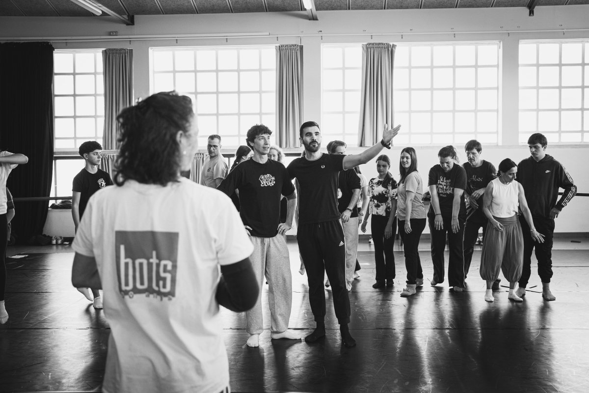 JFarandula's tweet photo. VENTAFOCS 👠

El cos de ball de la Joventut de la Faràndula ja prepara Ventafocs. Les coreos son de la Montse Argemí, de l’escola de dansa Bots! 💃🏼 

ENTRADES ➡️ https://t.co/MdugA38SlM
📸 Dani Arboleda

 #JoventutDeLaFarandula #Sabadell #teatreinfantil #LaVentafocsJF https://t.co/ku9fS1nGj3
