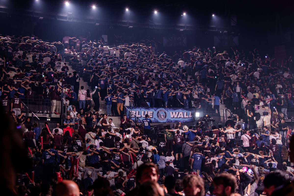 Le Blue Wall tweet media