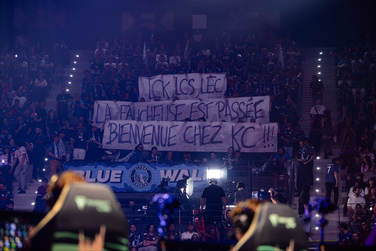 Le Blue Wall tweet media