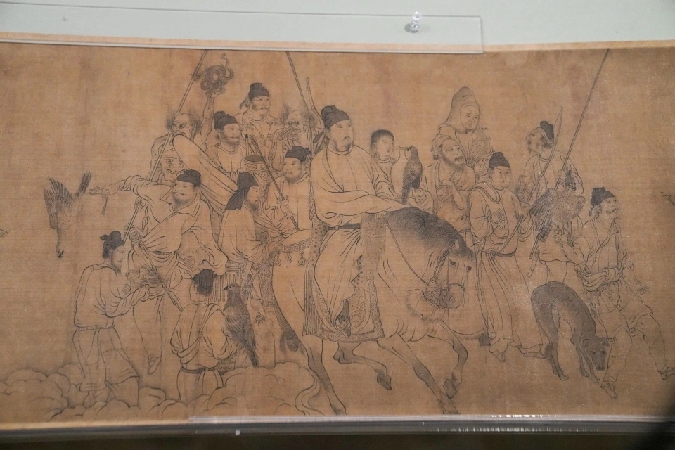 China_and_World's tweet image. Majestic steeds take center stage at the Palace Museum! 🐎🐎🐎 "Divine Steeds: The World of #Horses in the Palace Museum's Painting and Calligraphy Collections" is now on view in Beijing, running through June 21.
(Photo Source: Ecns)
#Art