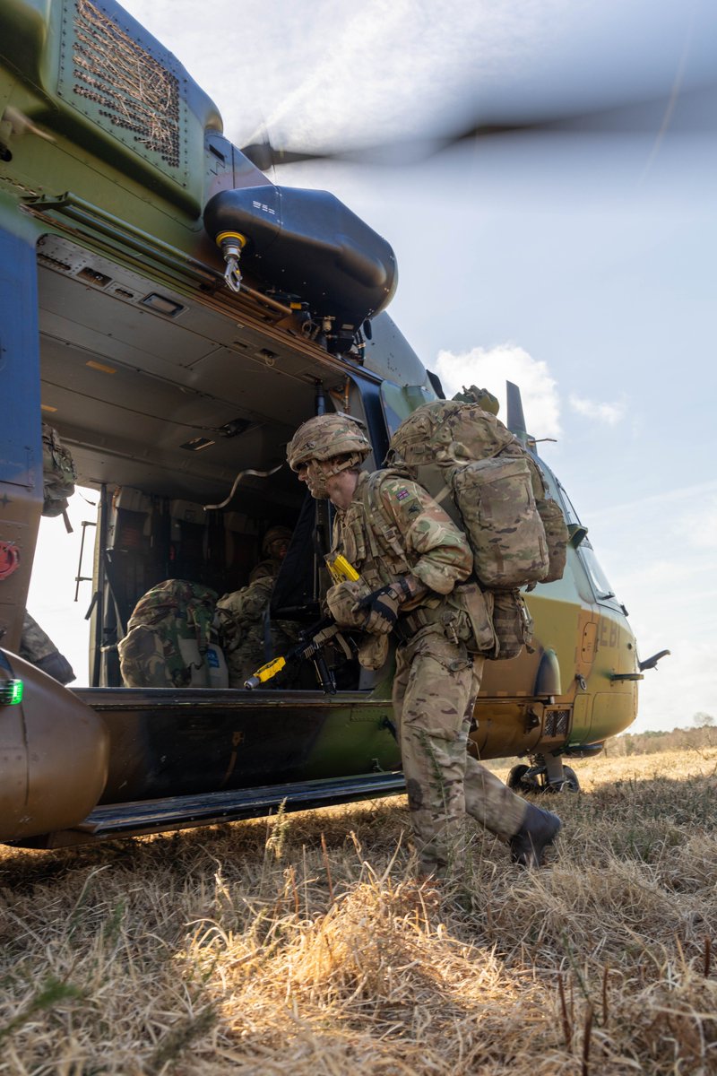 jmscaronte's tweet image. 2 PARA board the French NH90 Caiman helicopter, ready to support operations during Exercise Orion 26 in France.
#UK #para #GB