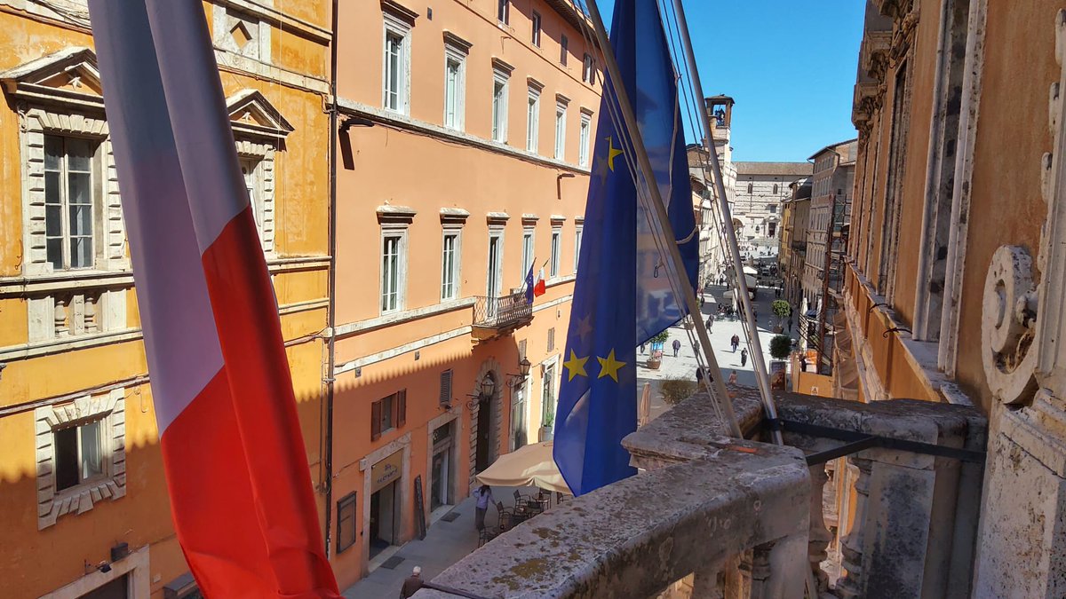 cciaaumbria's tweet photo. Il SG Federico #Sisti alla conferenza stampa di presentazione della seconda edizione del #Festival internazionale per la #parità di genere che animerà sale, circoli, aule universitarie di #Perugia dal 4 al 9 #maggio ha ribadito la centralità del tema della parità per la Camera. https://t.co/xPRAOsZrvW