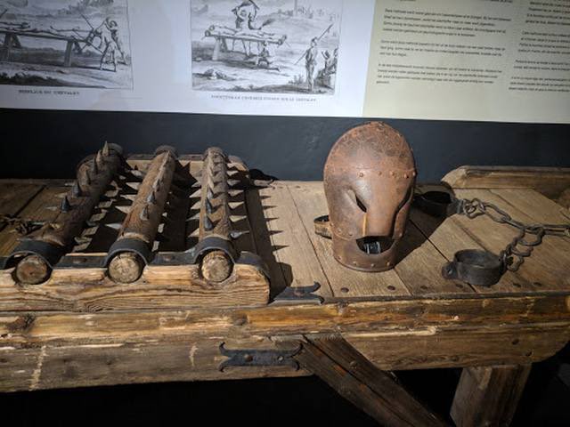 C2Museum's tweet photo. #متحف_السحر في #بسكستل ب #بريطانيا، يستعرض خفايا وأسرار الشعوذة والوسائل والأدوات التي يستخدمها السحرة.
#متحف_التعذيب في #أمستردام ب #هولندا، يستعرض أساليب وطرق التعذيب خلال القرون الوسطى في أوروبا.
#متحف_المومياوات https://t.co/y3iOaopALO
