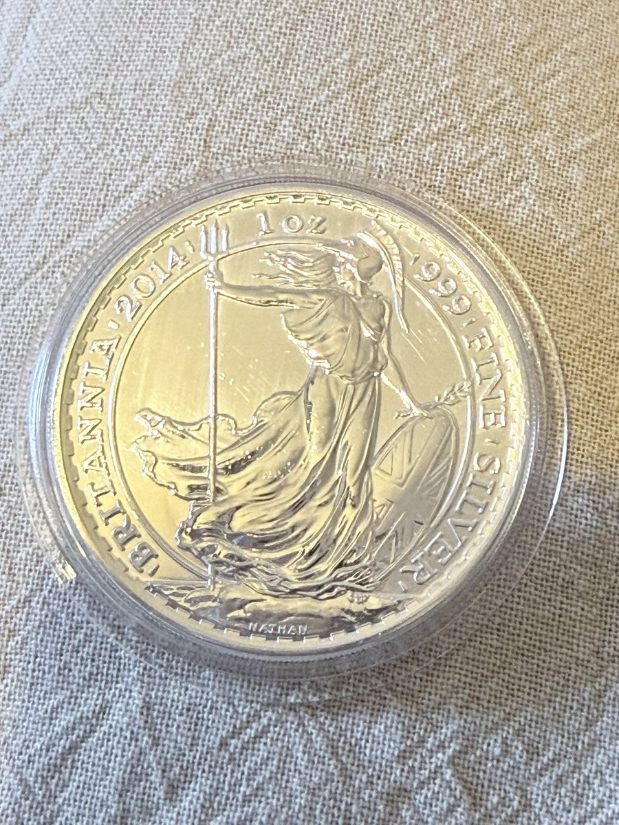 bighoney78's tweet image. Finally in my hand ❤️ minted in 2014. A tribute to a great year, in the month of April #Garyversary #12th #CoinCollector