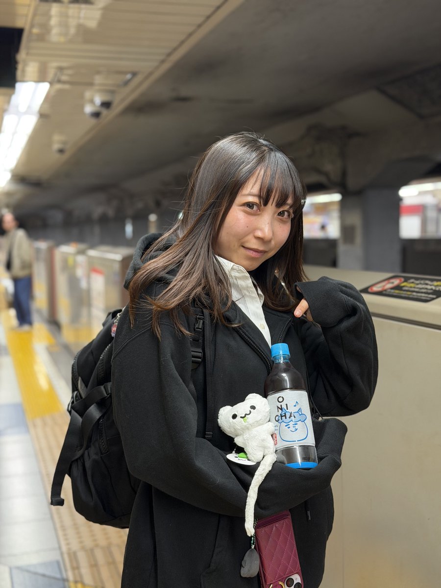 にゃー吉　プロフィールお読みください！ うわさのONICHA飲んだにゃ😽🥃 鬼みくじ中吉だったにゃ😺🧧 (モデル
