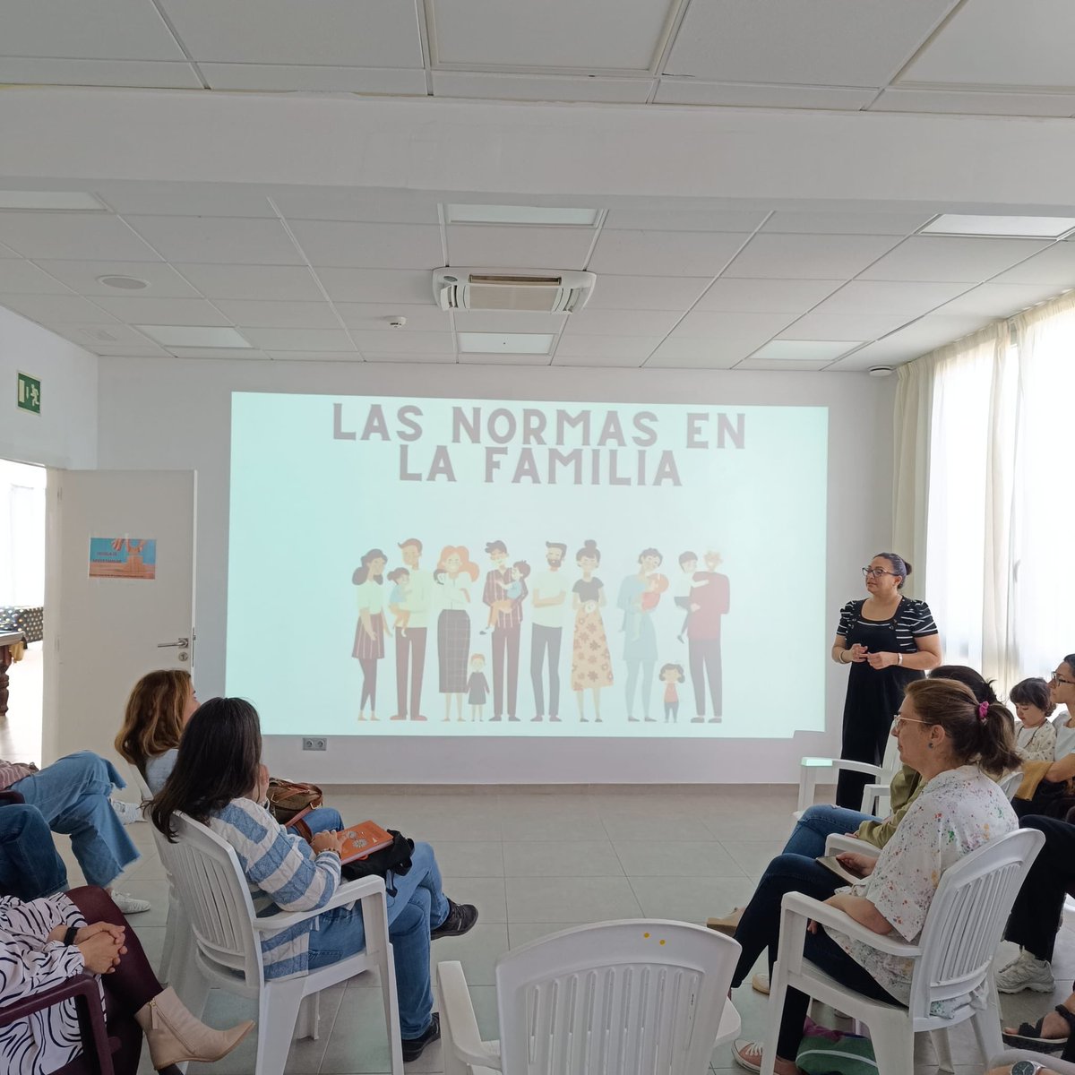 FAMOIB's tweet image. ✨ Aquest cap de setmana hem fet una xerrada amb @projectejove sobre “Normes, límits i conseqüències”, compartint experiències entre famílies.

🎨 Infants entretinguts gràcies a @illadecultura.

🤝 Gràcies a @projectehomebalears per l’espai!

#tribu #famílies #criança #educació