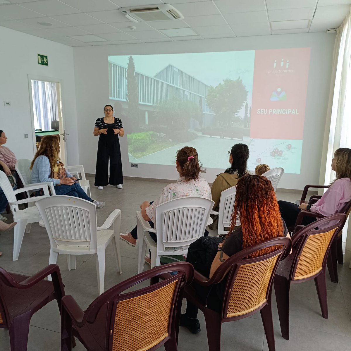 FAMOIB's tweet image. ✨ Aquest cap de setmana hem fet una xerrada amb @projectejove sobre “Normes, límits i conseqüències”, compartint experiències entre famílies.

🎨 Infants entretinguts gràcies a @illadecultura.

🤝 Gràcies a @projectehomebalears per l’espai!

#tribu #famílies #criança #educació