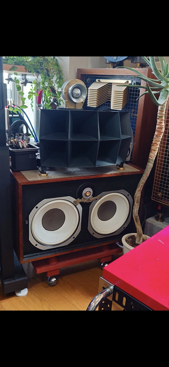 Aremin5322's tweet photo. 【スピーカーネット】その２ 
                                             
完成！

ランサー99用「七宝組子」のグリルを取り付けようというのは, 10年越しの計画でした.

オリンパス／C51アポロ／ランサー101にも採用されたこの組子は〜

MADE IN JAPANです！

群馬県の伝統工芸なんですよ. https://t.co/fHSfUAv7kE