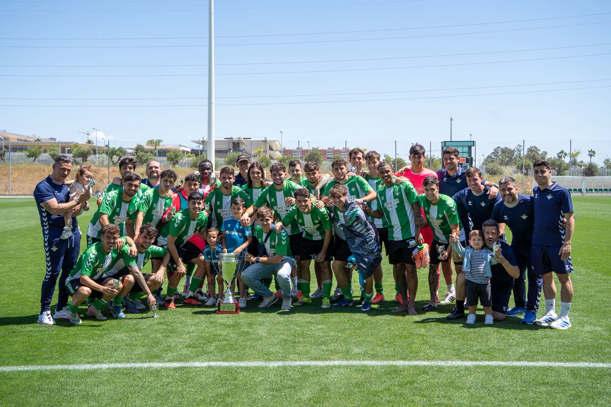 betisweb's tweet photo. ⚽️ Ya tenemos disponible una nueva entrega «El día Después» un completo repaso a todo lo acontecido en la cantera Betis del fin de semana.
📊 Resumen cantera Betis al 27-04-26
➡️ https://t.co/9p8V9IJUWj
✍️ @jucaro54
#CanteraBetis #BetisDH #BetisDeportivo #BetisC #ElDiaDespues https://t.co/gT4WX7Kq8N