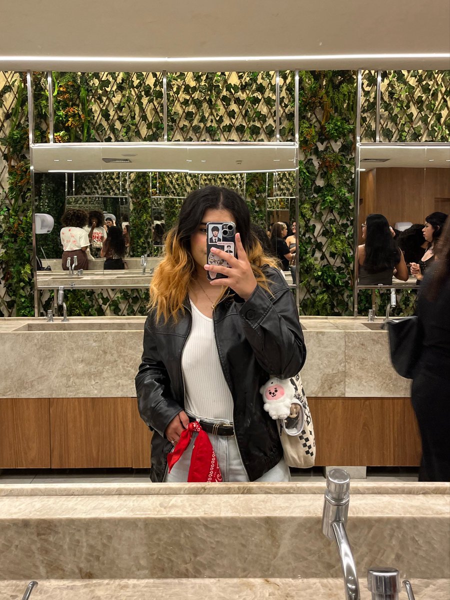 ⊙⊝⊜ vai ver os enhatan tweet media