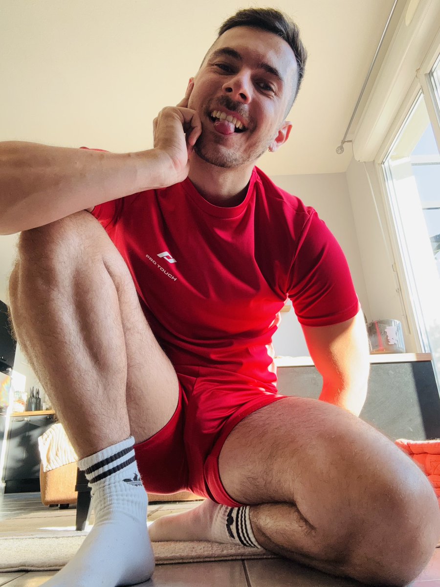 o3p3zh's tweet image. Ça ne serait pas une bonne petite semaine avec un jour férié qui se présente à nous ? Mais ouiiiii ! 
Pour bien la commencer, une bonne petite séance de sport ! 
#sport #gay