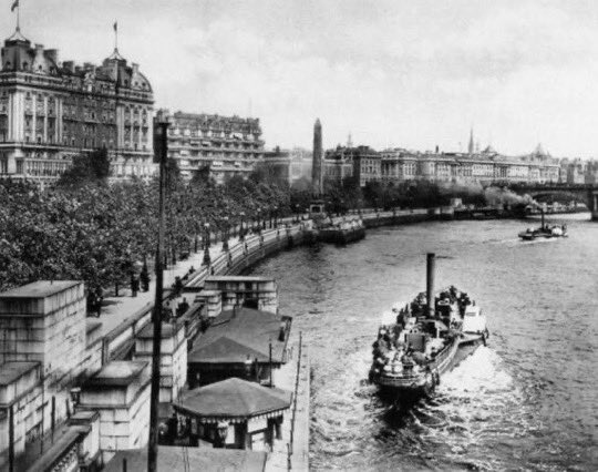 The_East_End's tweet image. Most are familiar with ‘Cleopatra’s Needle’ on Victoria Embankment, but here are some pictures you may not have seen, including its original location in Alexandria (when it was given as a gift) and the cylinder in which it was transported across the ocean… #history #london