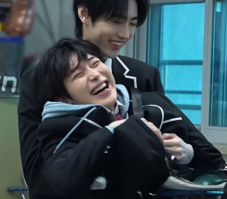 𝓷𝓸𝔂 tweet media