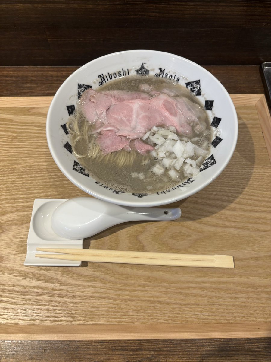 0103_sasu's tweet photo. 昨日煮干しラーメン食べてきた！
思ってたよりもあっさりしてて食べやすかった https://t.co/mw0LtJk7L1