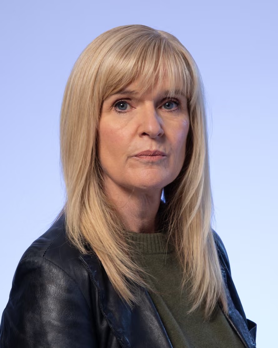 daveainsworth63's tweet photo. Happy Birthday to the brilliant British actress Siobhan Finneran who was born on this day in 1966. #SiobhanFinneran #HappyValley #TheSelfishGiant #RitaSueAndBobToo #ClockingOff #OnTheShoreOfTheWideWorld #CoronationStreet #Benidorm #TheAmazingMrsPritchard #DowntonAbbey https://t.co/jrUCMFF7gJ