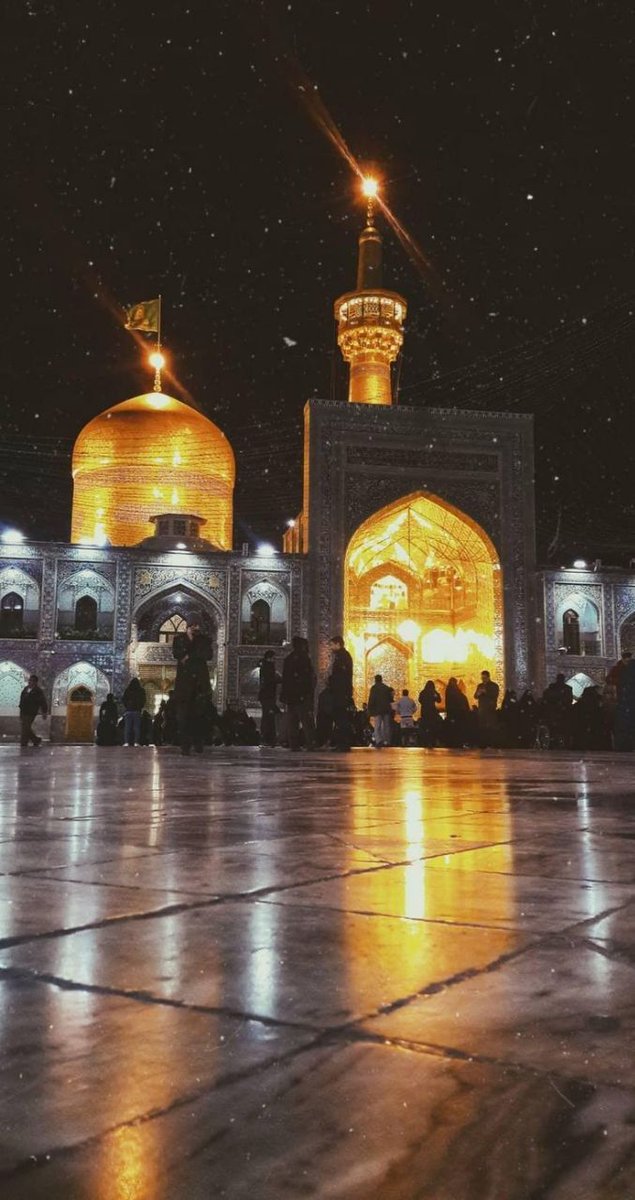 وقتی صدای نقاره‌ها در صحن رضا جان می‌پیچد، انگار تمام کائنات در حال ستایش پروردگارند. 
#ایران_امام_رضا 
#صحن_رضا_جان