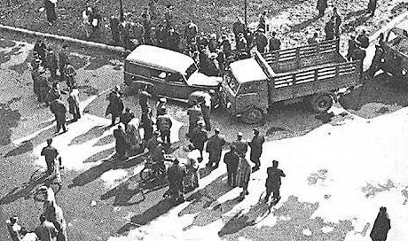 mariobianchi18's tweet image. Il #27aprile 1945 #Mussolini è arrestato dai partigiani a Dongo, vicino al confine con la Svizzera. Dopo aver lasciato Milano due giorni prima, tentava di fuggire dall'Italia travestito da soldato tedesco. Sarà fucilato il giorno dopo insieme alla sua compagna, #ClarettaPetacci.