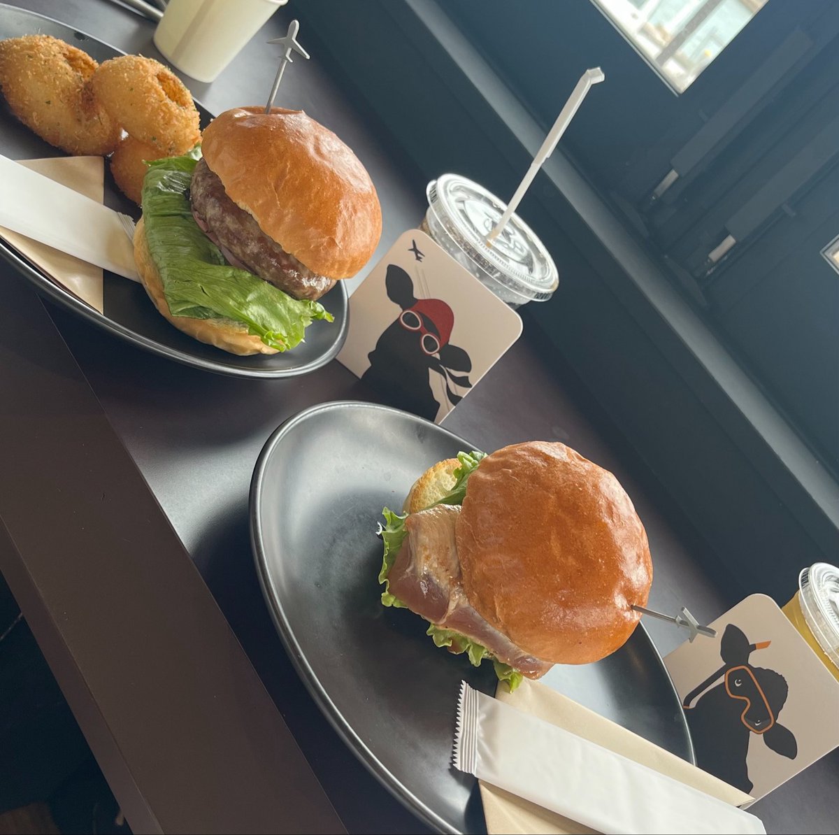 from_00's tweet photo. 確かにピック可愛いかった😌✈️コースターは思い出にもらってきちゃったけど良かったのかしら… https://t.co/QrvOueQLa4