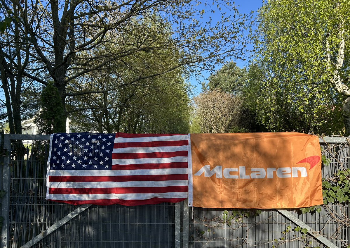 BartLendzion's tweet image. Beautiful Day 😁😁😁It’s Race weeeek 🔥🔥🔥🔥#FansLikeNoOther #miamigp #mclarenf1 @f1miami @McLarenF1 @McLarenFamily #miami #USA  #F1