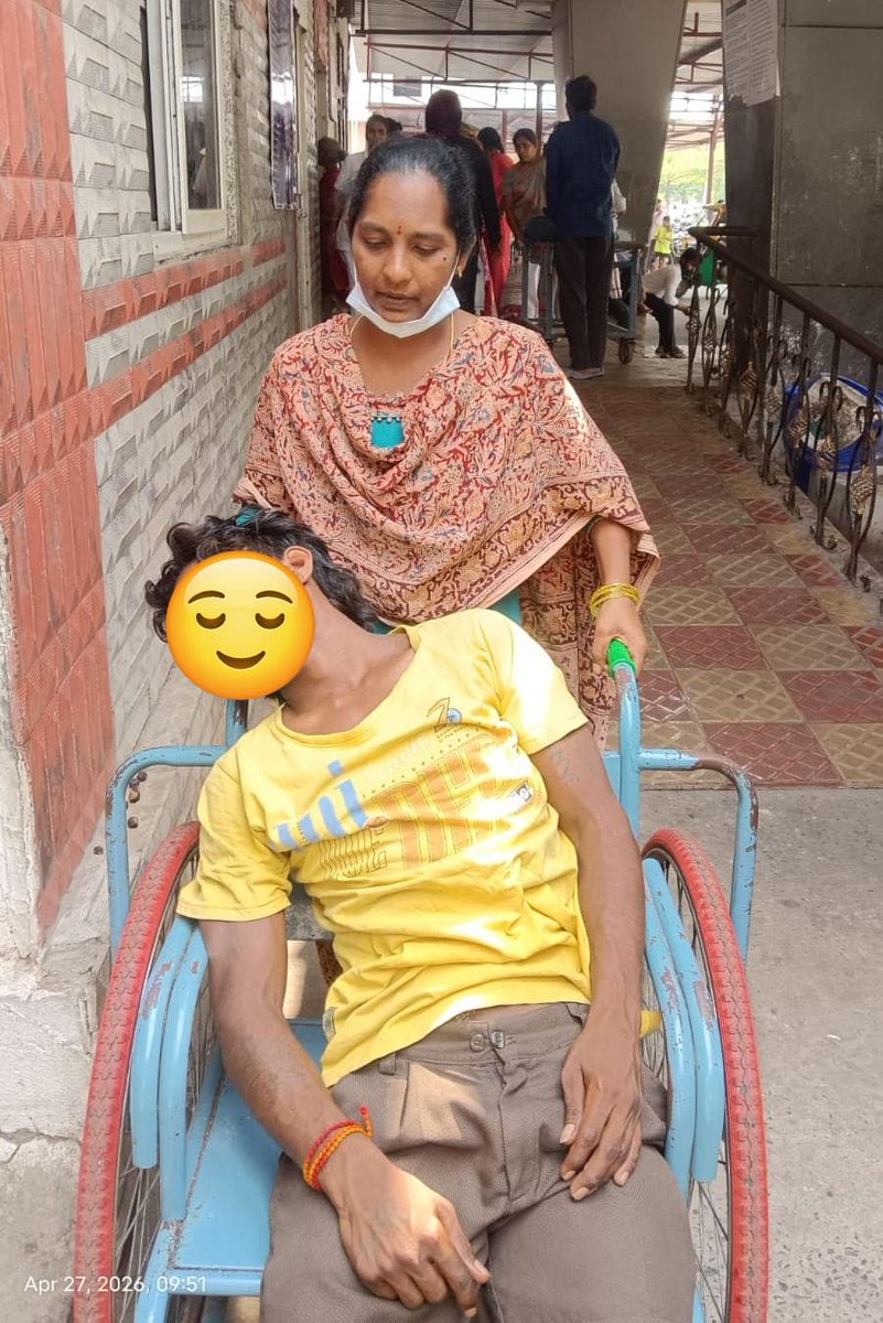 VasavyaM's tweet image. Turning time into care 💙

On April 27, 2026, Vasavya Mahila Mandali volunteers bring the #TimeBank initiative to Government General Hospital Vijayawada, supporting patients &amp;amp; the elderly with compassion 🤝

#CommunityService #Volunteering #CompassionInAction