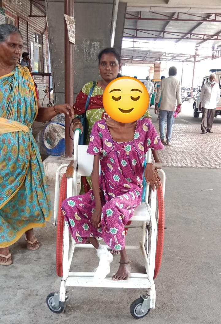 VasavyaM's tweet image. Turning time into care 💙

On April 27, 2026, Vasavya Mahila Mandali volunteers bring the #TimeBank initiative to Government General Hospital Vijayawada, supporting patients &amp;amp; the elderly with compassion 🤝

#CommunityService #Volunteering #CompassionInAction