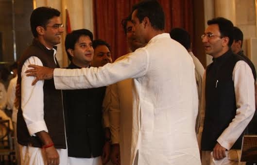 ये कैसी लाइन है - 

कब आएगा मेरे बंजारे🎶🎶
तू नहीं आया आ गए सारे 🎶🎶🎶