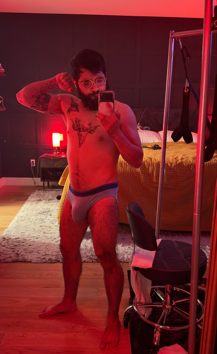 smol cringe king. tweet media