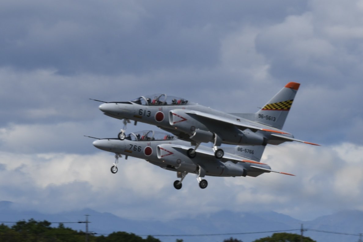 こんにちは〜
今日の基地活はまともに撮れたのはブリンクのサードでした
2機フォーメイションが3組上がりました
#浜松基地