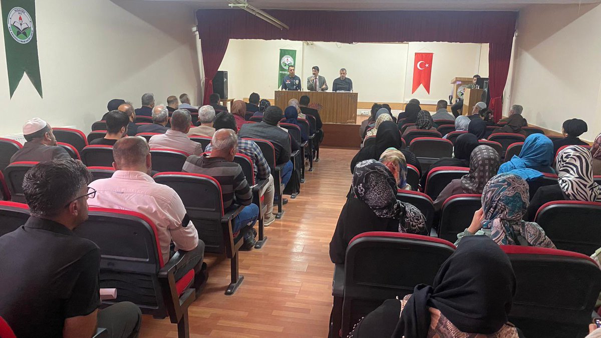NusaybinKAIHL's tweet photo. Okul müdürümüz M.Sait Yıldırım başkanlığında okulumuzda okul güvenliği, sosyal medya kullanımı ve okul aile iş birliği konularında velilerimiz ile okulumuz konferans salonunda veli toplantısı yapılmıştır.

@tcmeb
@mardinilmem
@ali_eyyupkoca 
@haciavlanmaz
@MehmetSaitYIL11 https://t.co/2InihvuJdD