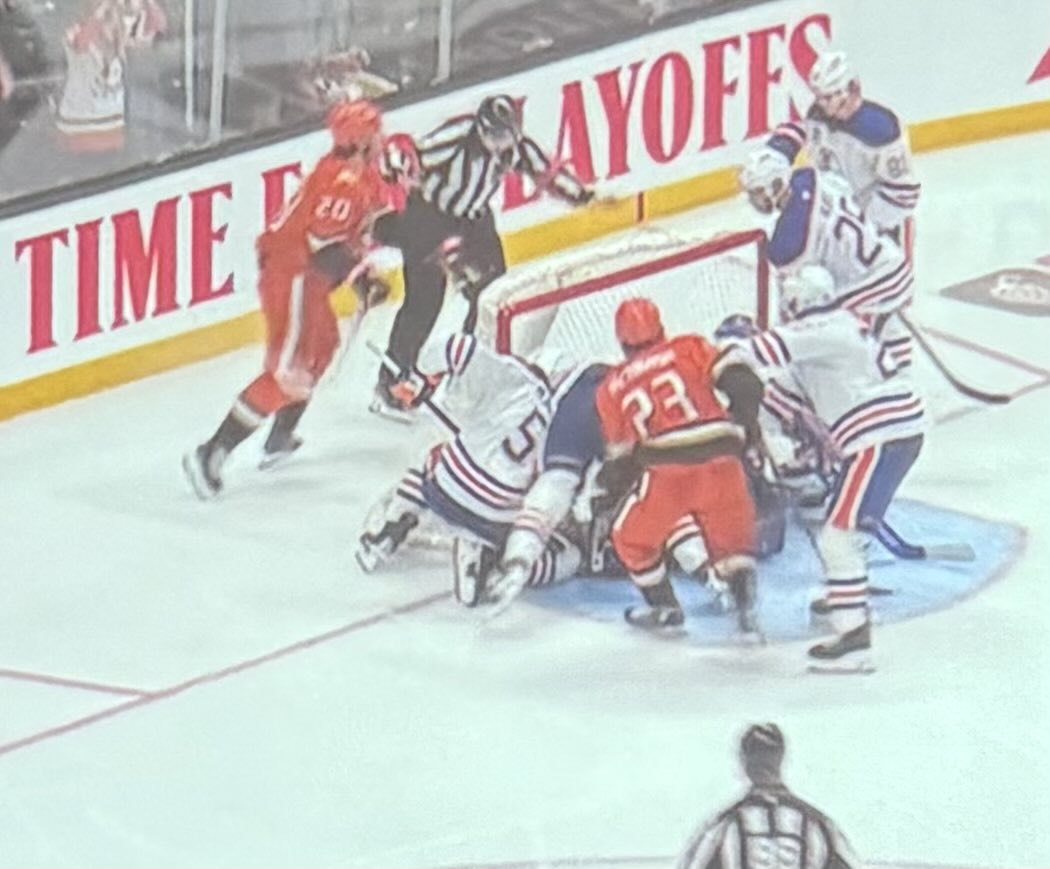 badandi1980's tweet photo. @Sportsnet Initially called no go by the Ref behind the net https://t.co/FBEDhXj4Z0