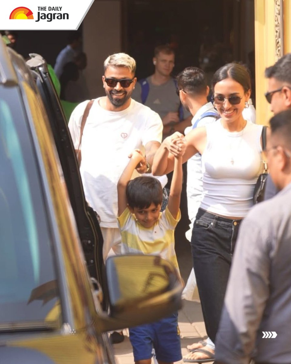 TheDailyJagran's tweet image. Hardik Pandya was spotted at Kalina Airport with rumoured girlfriend Mahieka Sharma and his son Agastya.

#HardikPandya #MahiekaSharma #AirportLook #Spotted #CelebritySpotted #Cricket