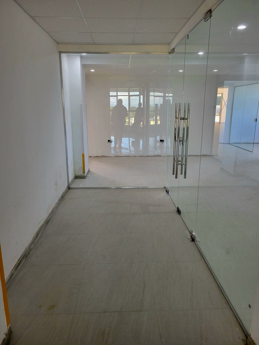 DeezyInc_Group's tweet image. Make every arrival count 🚪✨

An office entrance designed to impress, welcome, and set the tone from the first step in.

DeezyInc creates beginnings that leave a lasting mark.

#OfficeEntrance #InteriorDesign #FirstImpressions #ModernWorkspace #DeezyInc