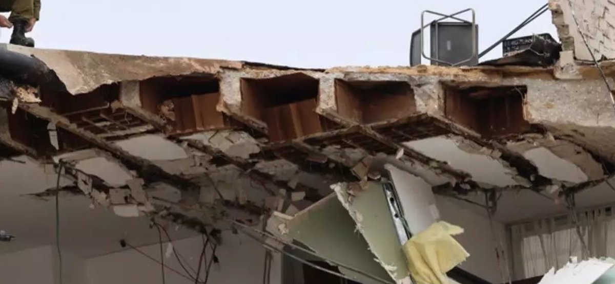 icysatellite's tweet photo. @christapeterso i think a good example is here, theres less damage to the top of the roof frame because that concrete was under compression. the ceiling of the top floor ripped away because it was under tension. compression holds concrete together. and layers of a composite can separate! https://t.co/QpcWFnWkh4