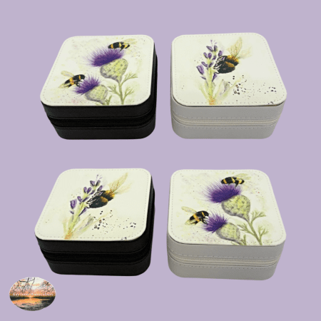 MollyGDesigns's tweet image. Perfect to pack for your holiday or to gift. From @kblacey 

thebritishcrafthouse.co.uk/product/bee-ar…
 #EarlyBiz #CGArtisans #giftideas