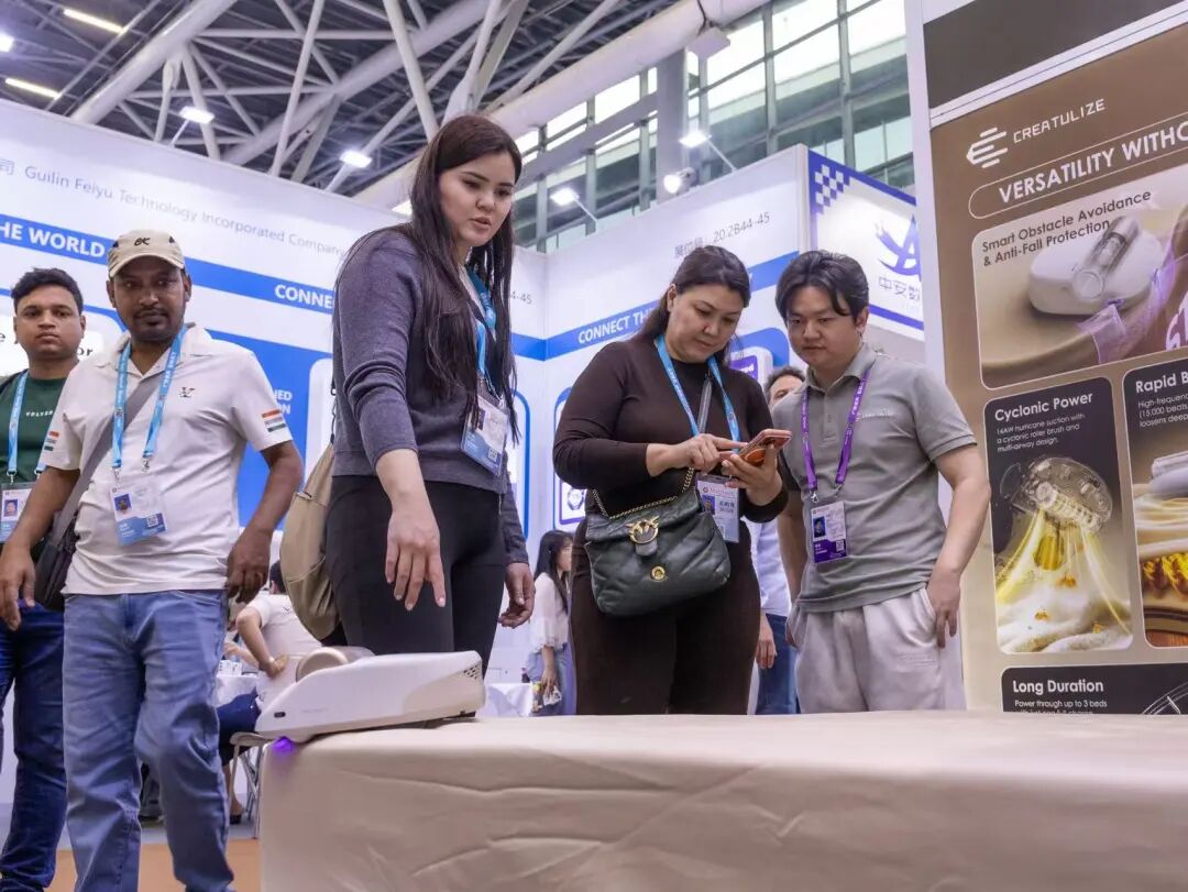 OpticsValleyCN's tweet photo. #OVCEnterprises like YOFC, HGTECH, and Accelink have been busy exhibiting worldwide after the Spring Festival. π
Global #exhibitions help attract clients, test markets, build brands, and expand channels β vital for SMEs going global. #WorldOVC https://t.co/J0wxiIurL2
