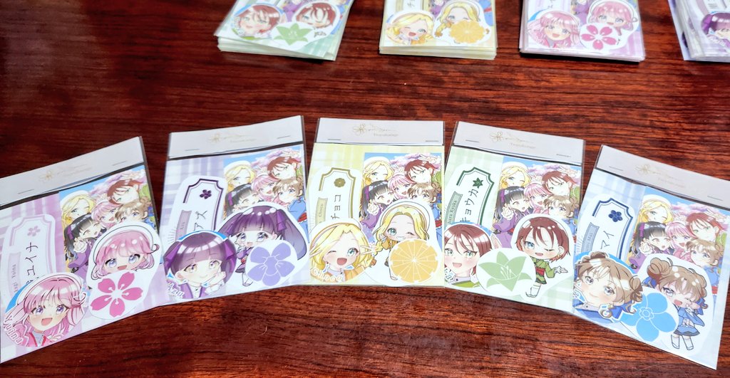 ステッカー製造作業終わりました！
こんなの出します🙌