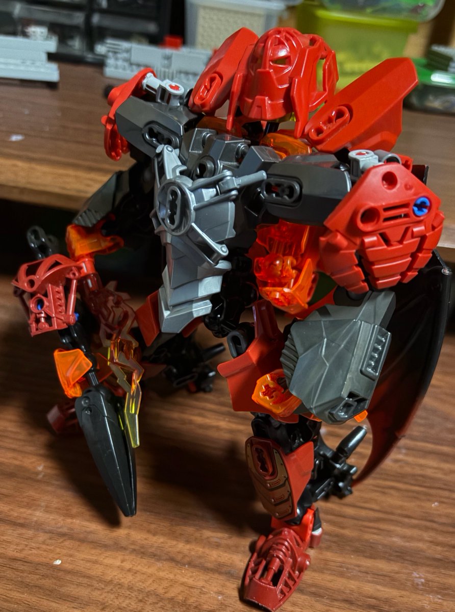 Ysnm8yL0Xo9TaNk's tweet image. #ドラゴンの日   #LEGO   #バイオニクル
 昨日作ったやつ
変形に苦労する