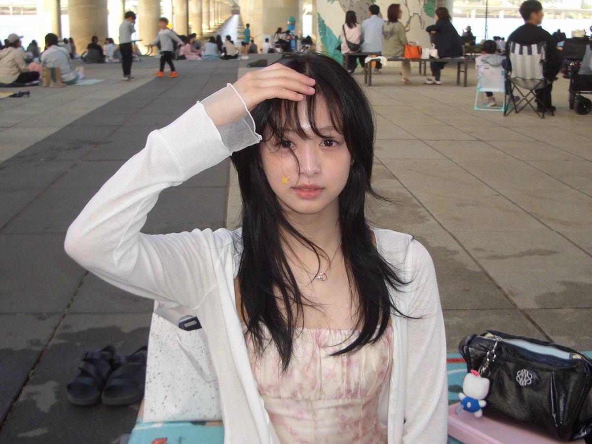6SEOUL's tweet photo. アヒョンの透明感？どこか儚さ感じるメイクと写真の撮り方好き。言語化むずい https://t.co/oKCW09IkbQ