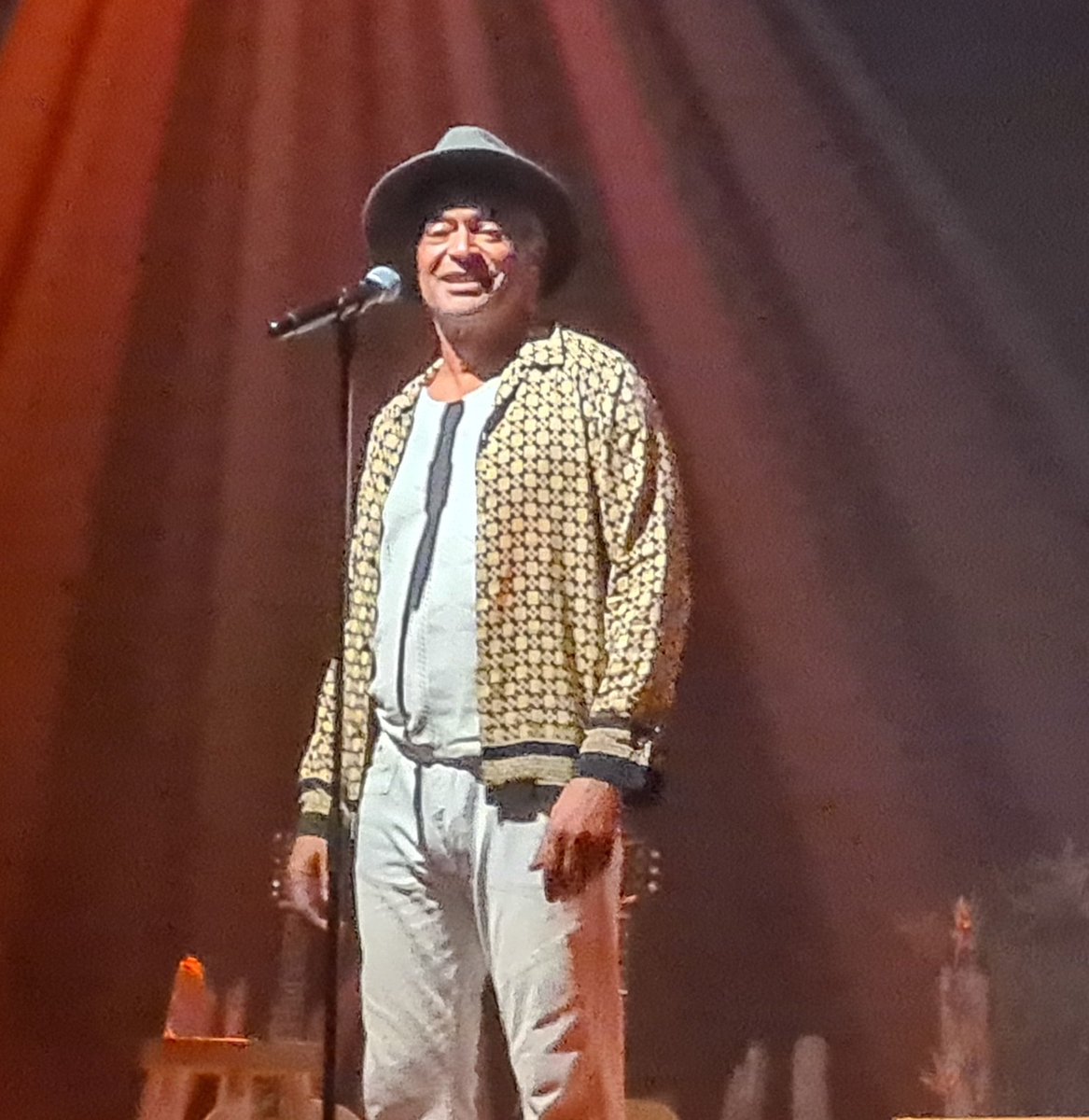 petitefleur2424's tweet image. C'était un concert top de chez top 
#YannickNoah #Concert #Bergerac 💖💗💖💗