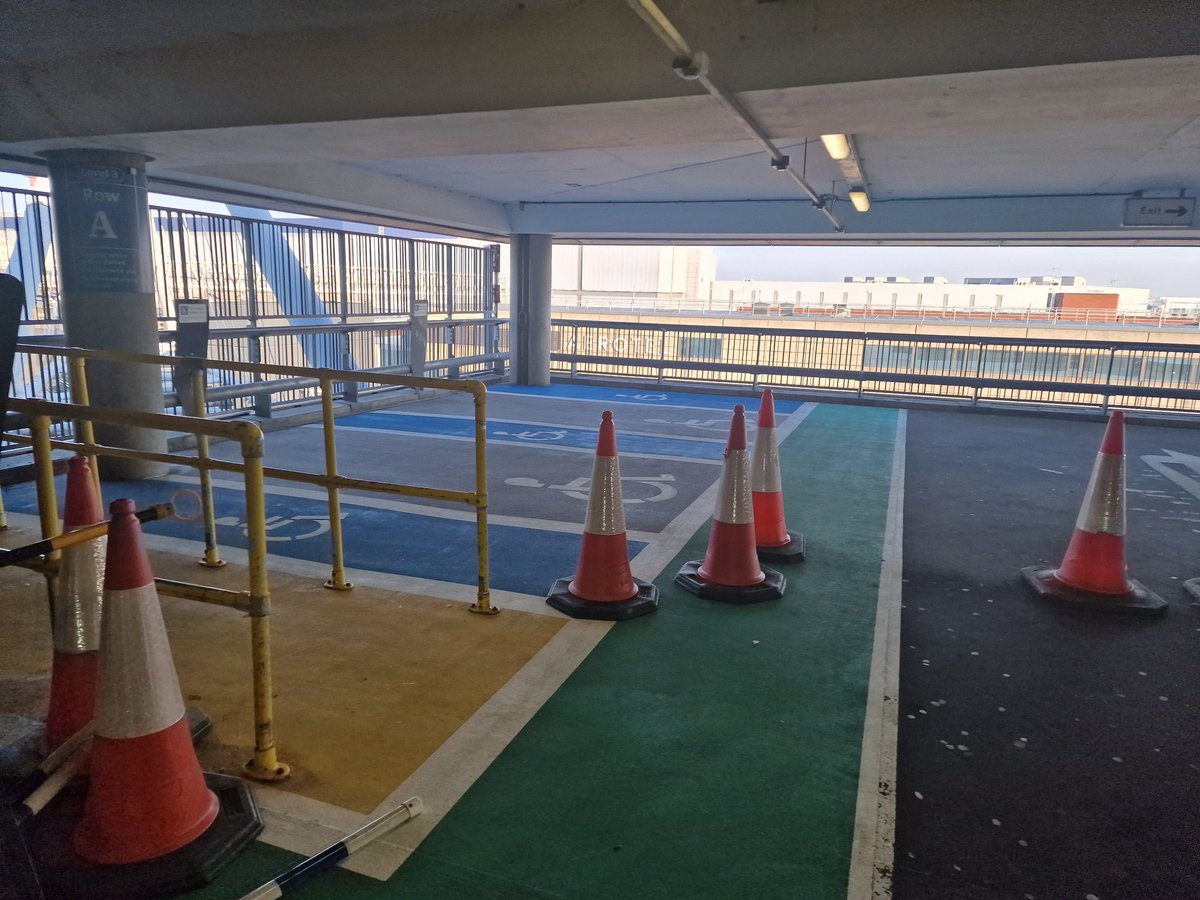 wired2thebrink's tweet photo. @HeathrowNews @HeathrowAirport @BBC_HaveYourSay @MayorofLondon  care to explain why terminal 3 short stay parking only currently has two accesible parking bays? Why have you not allocated spaces and allowed the parking companies more priority? Money over care? https://t.co/g2qPrX9ioA